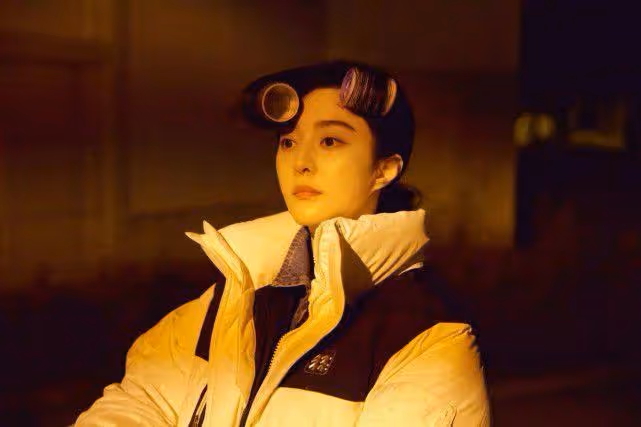 范冰冰風格大變不敢認!化淡妝卻國外拍戲難回巔峰,文藝風卻美爆
