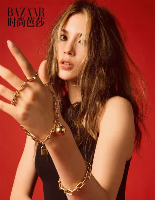 冠軍谷愛凌再拿下頂級大刊!穿黑裙超模身材不能比,硬凹出S曲線