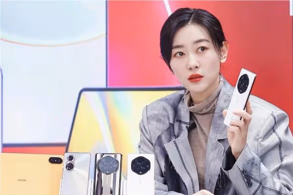 冠軍孫一文私下穿搭太低調！穿休閒裝彰顯明星范，畫冰墩墩超可愛