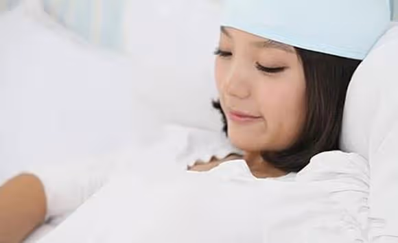 老婆羊水破在待產,我開了30分鐘車很累,在酒店睡4小時有錯嗎