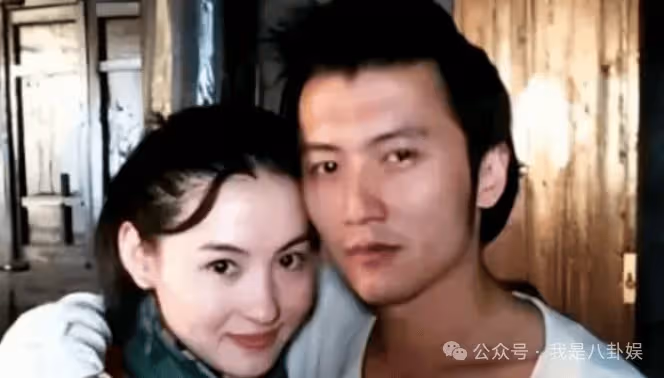 謝霆鋒爆發了,5個字回應張柏芝三胎與自己的關係,王菲流著淚沉默不語