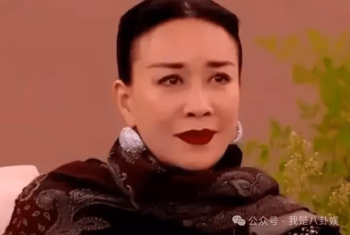 二手玫瑰梁龍自曝與王菲有露水情緣,暗示其腳踏三船,同時劈腿謝霆鋒李亞鵬?
