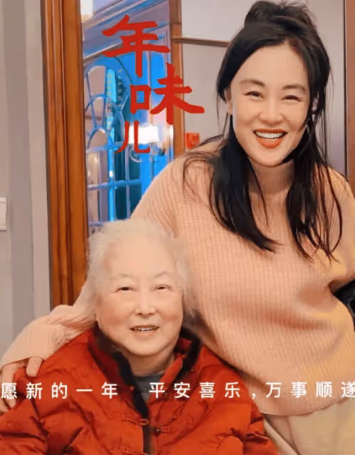 58歲鄔君梅素顏照曝光:狀態真實自然,一點也不顯老態,仍很好看