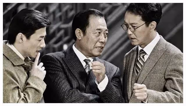 同樣是諜戰劇,把《潛伏》和《追風者》一比,差距就出來了