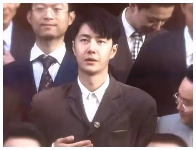 同樣是諜戰劇,把《潛伏》和《追風者》一比,差距就出來了