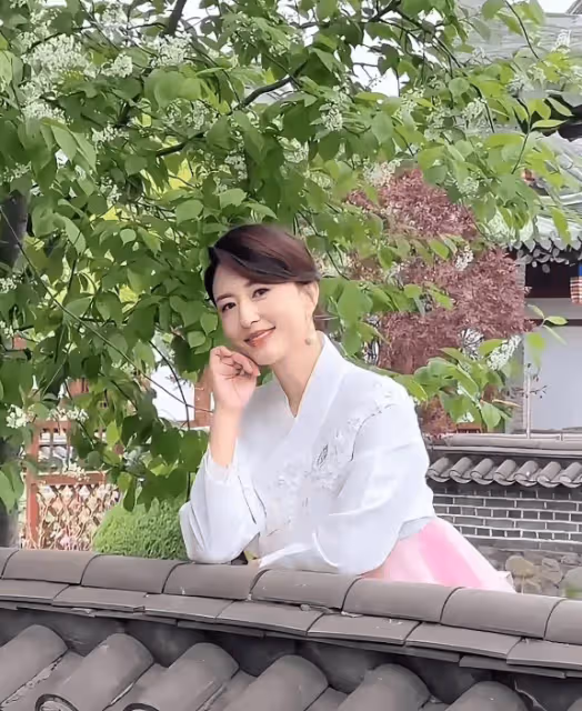 張蕾來延邊打卡!穿朝鮮族服裝好年輕,45歲還能駕馭粉色不俗氣