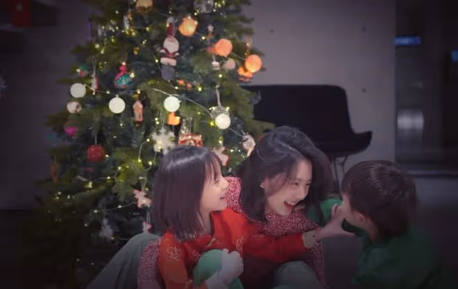 孫莉帶仨兒女出遊,多多穿露臍裝變小辣妹,多妹和弟弟共用一張臉