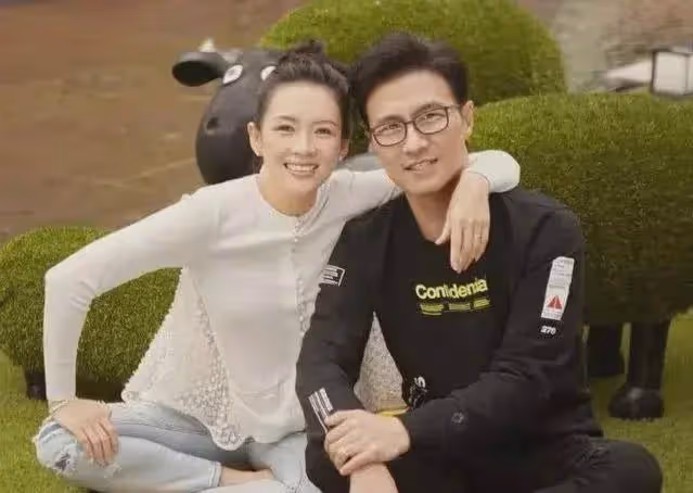 52歲汪峰戀情曝光!90後女友身材火辣酷似章子怡,身份果然不一般