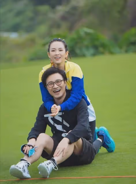 52歲汪峰戀情曝光!90後女友身材火辣酷似章子怡,身份果然不一般