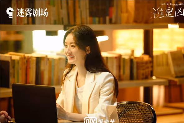 趙麗穎新劇風格大變!穿西裝比女總裁還有氣場,簡約風照樣顯高級