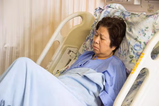 56歲的堂姐癱瘓後,血的教訓告訴我:再有錢,做什麼都要適可而止