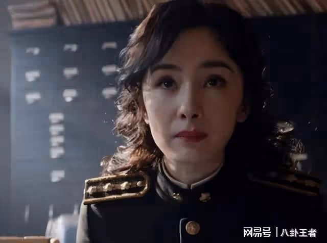 楊冪父親破防了！胡言亂語怒斥網友，發文稱有人花錢抹黑女兒楊冪