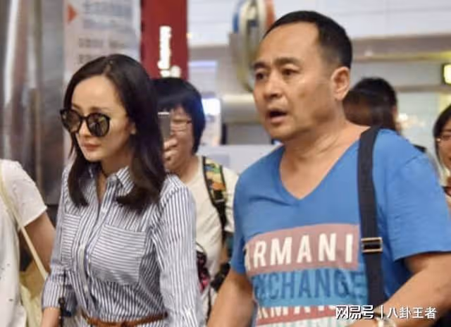 楊冪父親破防了！發文稱有人花錢抹黑女兒楊冪，胡言亂語怒斥網友