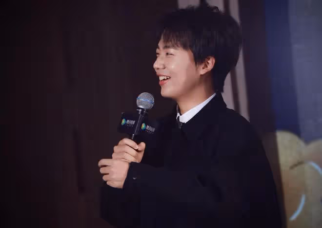 郭麒麟新造型亮相，范思轍胖了引熱議，與瘦身范閒對比鮮明