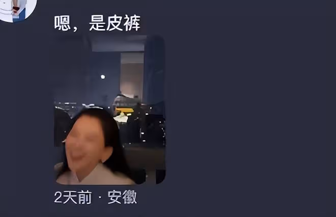 汪峰和新女友牽手逛街,正式公開戀情,兩人十指緊扣很恩愛