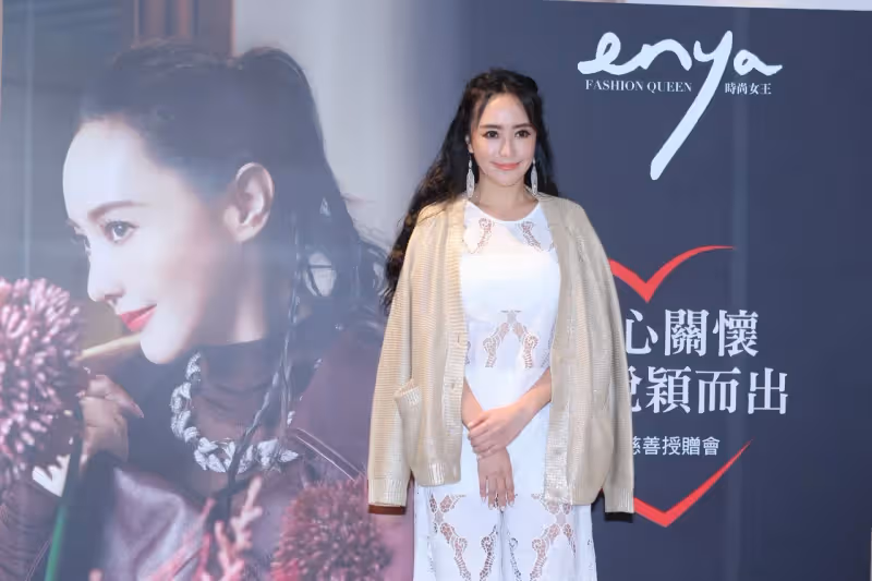 關穎不只有愛心還很會比愛心　笑認「越來越做作」