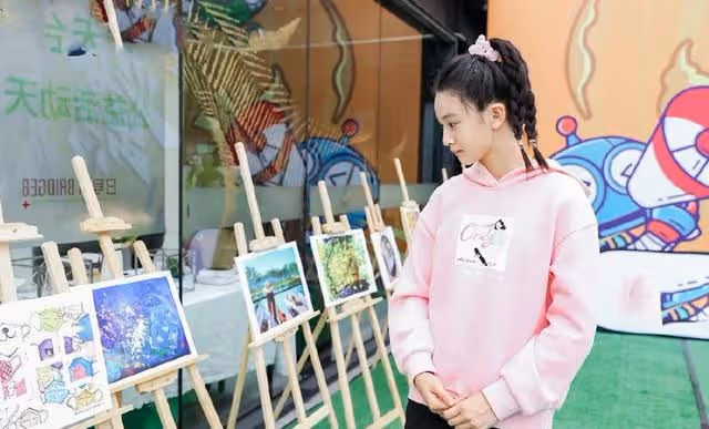 13歲森碟變運動女神！穿運動裝顯超模範，被爸爸舉高高笑起來超甜