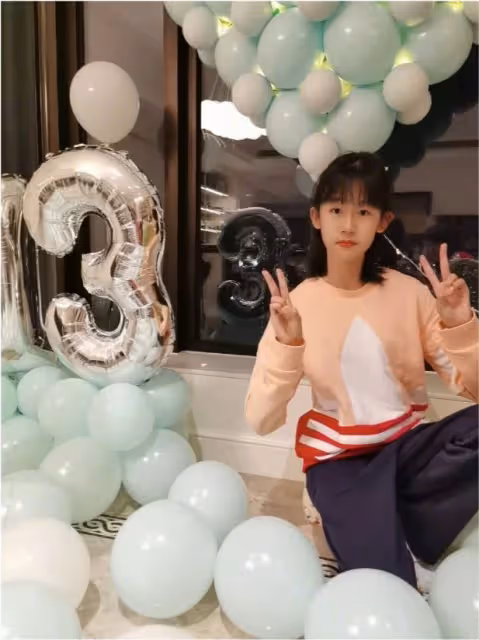 陸毅大女兒貝兒顏值真高!穿家居服自帶超模範,大長腿藏都藏不住