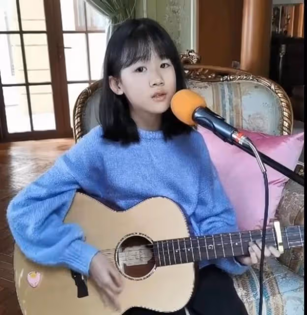 陸毅大女兒貝兒顏值真高！穿家居服自帶超模範，大長腿藏都藏不住