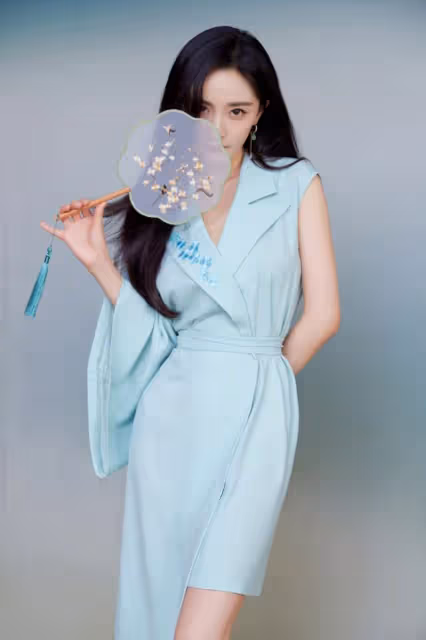 被楊冪「國風」造型美到啦!穿西裝裙演繹女俠范,氣質徹底開了掛
