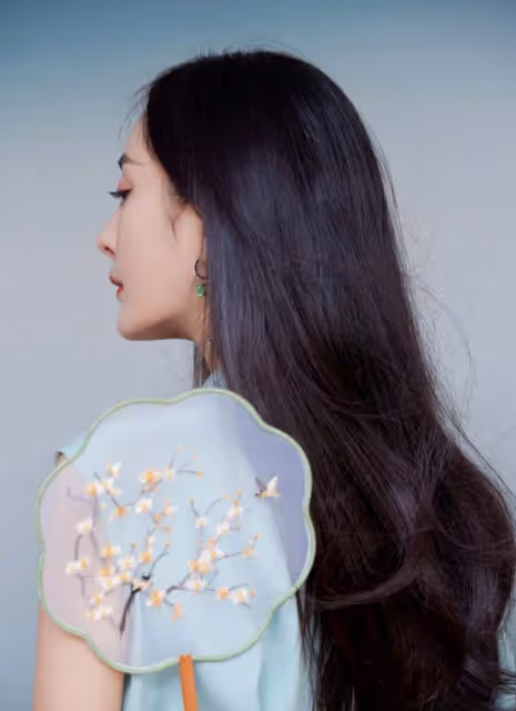 被楊冪「國風」造型美到啦!穿西裝裙演繹女俠范,氣質徹底開了掛