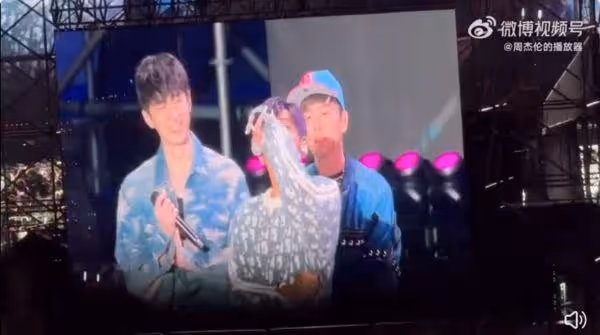 出道24年...周杰倫罕見「當眾哭了」：哥平常是不隨便流淚的