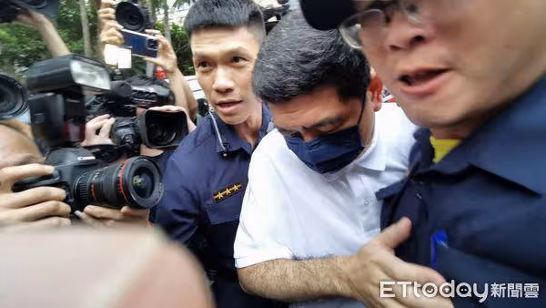 NONO尾隨進女廁熊抱強揉喊:跟我打X很爽!解褲頭遭電擊棒反擊