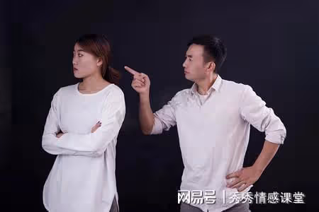 母親被父親罵了半輩子,父親走後她沒有哭,我在房間發現她的秘密