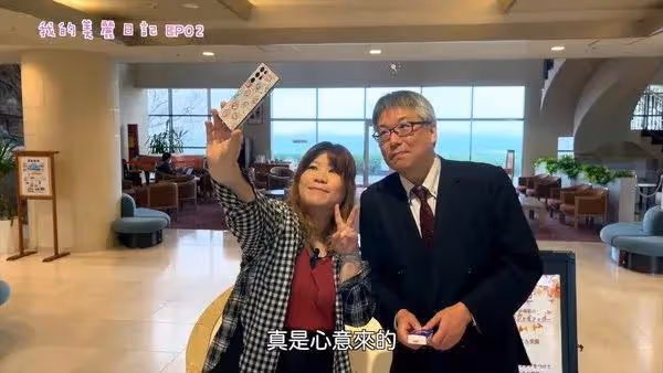 《愛回家》女演員穿性感泳衣泡溫泉,孝順女帶媽媽旅行找巨星朝聖