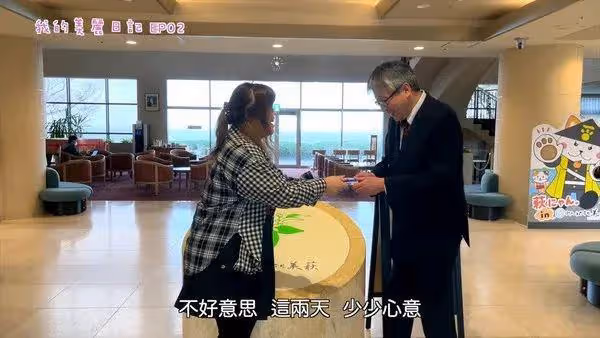 《愛回家》女演員穿性感泳衣泡溫泉,孝順女帶媽媽旅行找巨星朝聖
