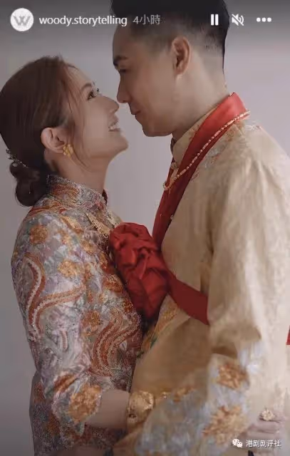 TVB港姐嫁圈外男友升級做人妻,雙手戴滿金器,婚禮唱歌狂走調