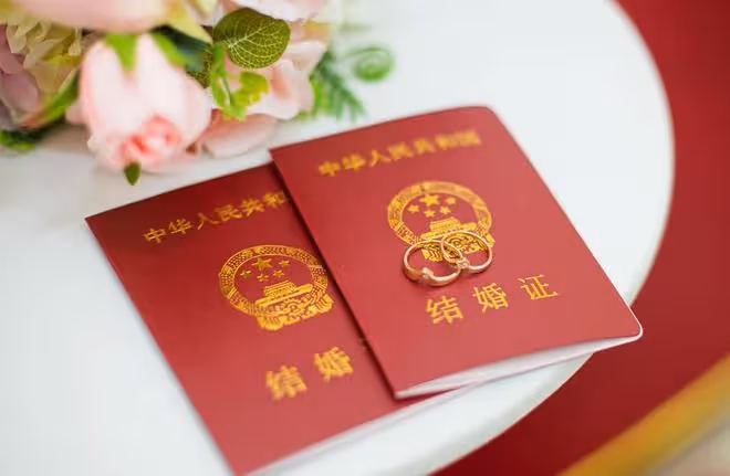 離婚吧,你給不了我想要的生活,一年後跪求原諒,老公:我結婚了