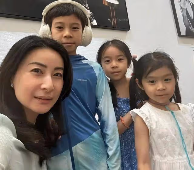 看了郭晶晶3個子女的正臉近照,才明白,霍家的「基因」有多強大
