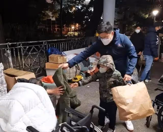 看了郭晶晶3個子女的正臉近照,才明白,霍家的「基因」有多強大