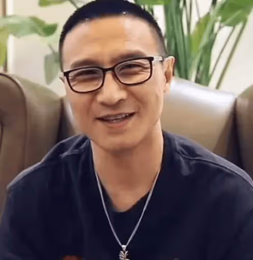 汪峰痴情新女友！老婆跑了好幾個，他始終在那裡沒跑！
