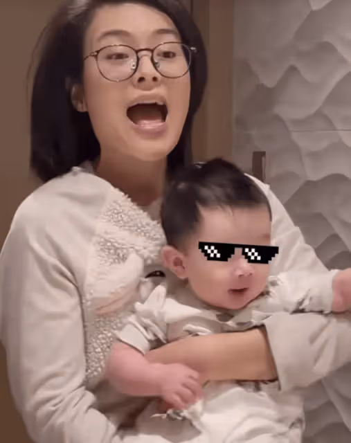 主持人陳辰曬家中帶娃，45歲素顏也好年輕，二胎兒子超可愛像媽媽