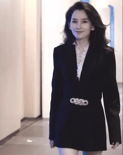 森林北舊照曝光，與前夫合影甜蜜，是華晨宇迷妹，與汪峰雙雙沉默