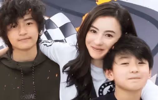 38歲張柏芝被曝在醫院產第三胎,謝霆鋒3字回應,謝賢13字回應!