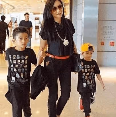 張柏芝欲改孩子姓氏,謝霆鋒霸氣回應,引來謝賢點評