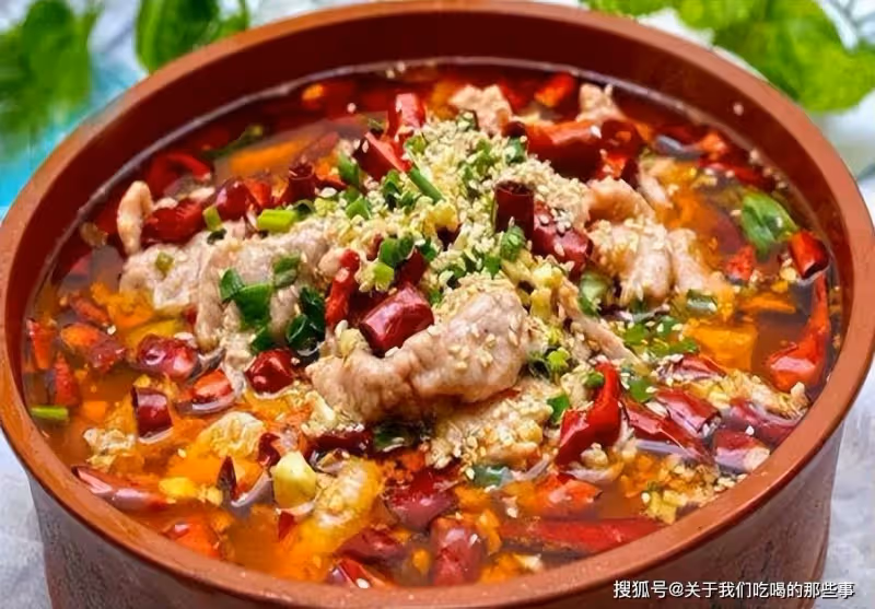 水煮肉片原來這麼簡單,學會這幾個技巧,肉片滑嫩鮮香,麻辣過癮