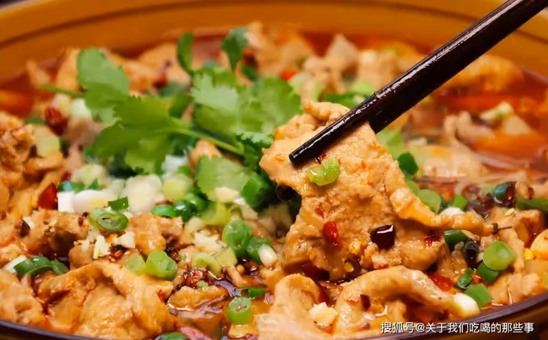 水煮肉片原來這麼簡單,學會這幾個技巧,肉片滑嫩鮮香,麻辣過癮