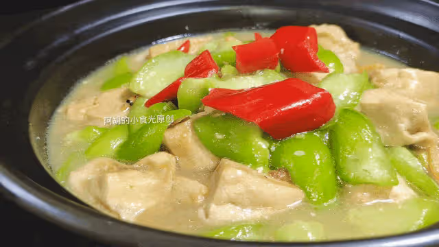 絲瓜和它太絕配,花點小錢吃好味!一煎一燜就嫩透了,營養高蛋白、口口還爆汁