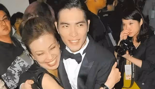 胡歌:我這輩子感到正確的決定,就是分手之後娶了自己的經紀人!