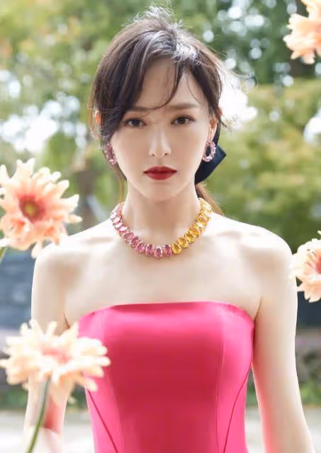 看了今年的坎城紅毯才知道,從始至終能「打」的,只有唐嫣一個!