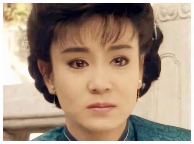 「天生苦相」的六位女星越看越喪，五官漂亮卻演啥都苦情，太吃虧
