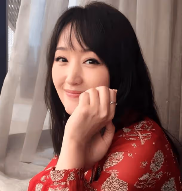 楊鈺瑩終究是老了,在美顏下看似年輕,但身材卻瞞不過大家的眼睛