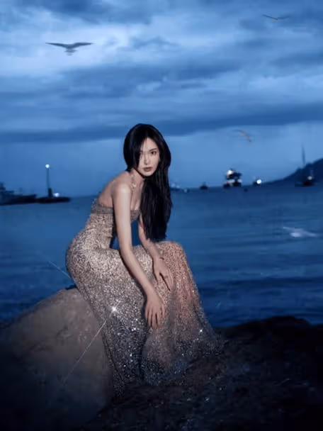 劉濤與奶牛隔空親親,唐嫣刺繡裙明艷照人,關曉彤美腿,優雅奪目