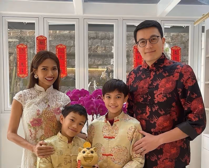 香港女星突然宣布復出,息影18年顏值依舊抗打,嫁帥氣混血牙醫
