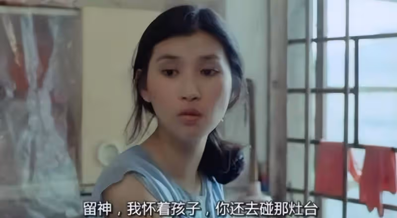 余綺霞被稱為最悲慘港姐,劇中與翁美玲都為情而死,現實卻更殘酷