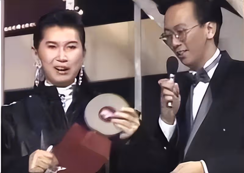 余綺霞被稱為最悲慘港姐,劇中與翁美玲都為情而死,現實卻更殘酷
